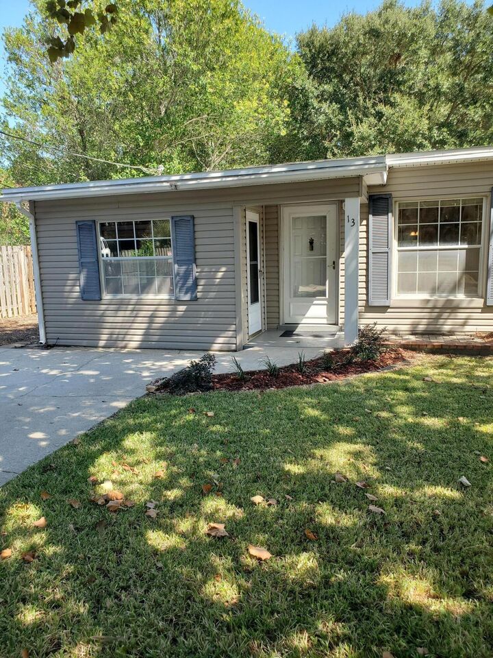 Property Photo: 13 SE Pryor Road FL 32548