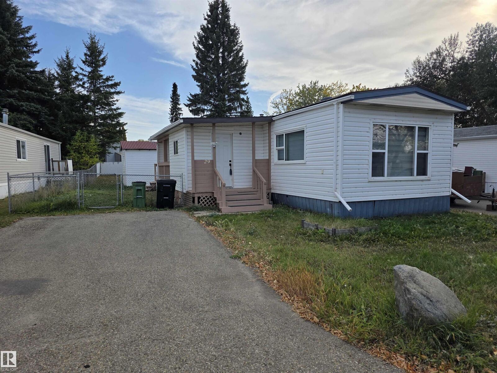 Property Photo:  29 Ridgeway Drive NW  AB T6P 1G4 