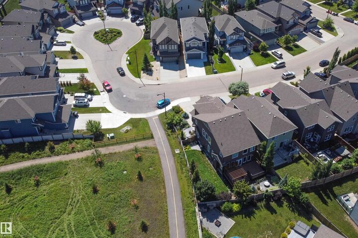 Property Photo:  17 Sunbury Place  AB T8H 0K3 
