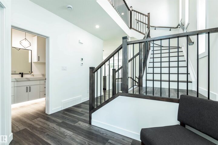Property Photo:  17 Sunbury Place  AB T8H 0K3 