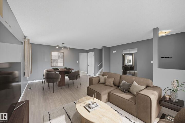 Photo de la propriété:  9520 178A Avenue NW  AB T5Z 2G6 