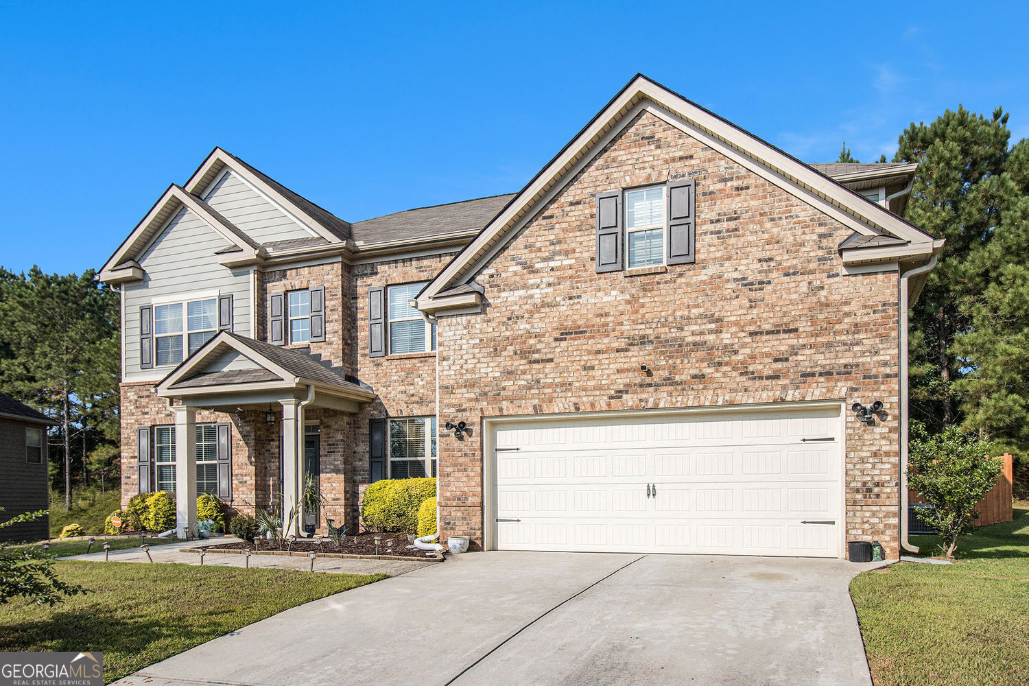 Property Photo: 240 Kestrel Circle GA 30014