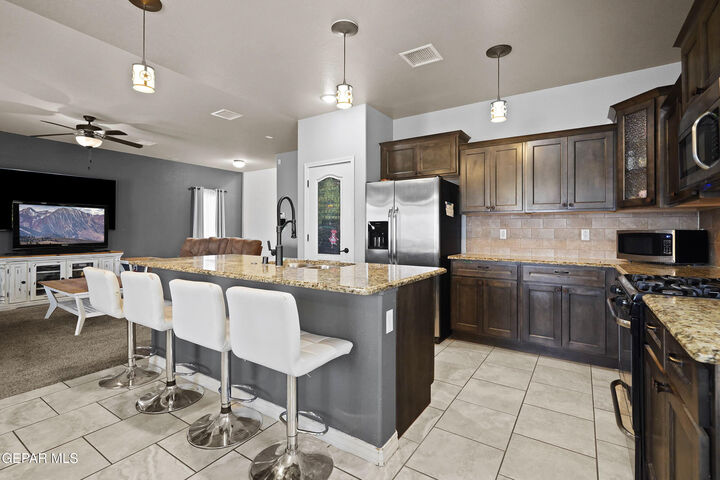 Property Photo:  3808 Loma Jacinto  TX 79938 