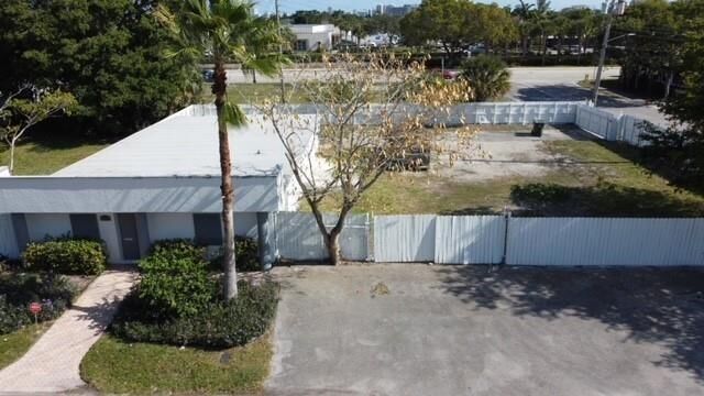 Property Photo:  3328 NE 11th Ave  FL 33334 