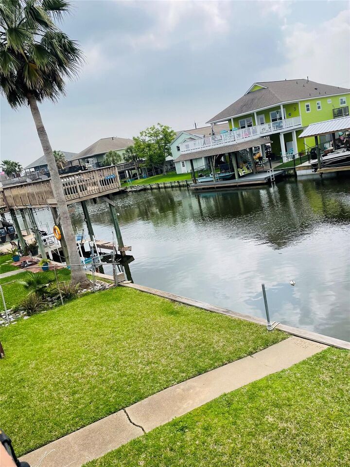 Property Photo:  370 Ling Street  TX 77563 