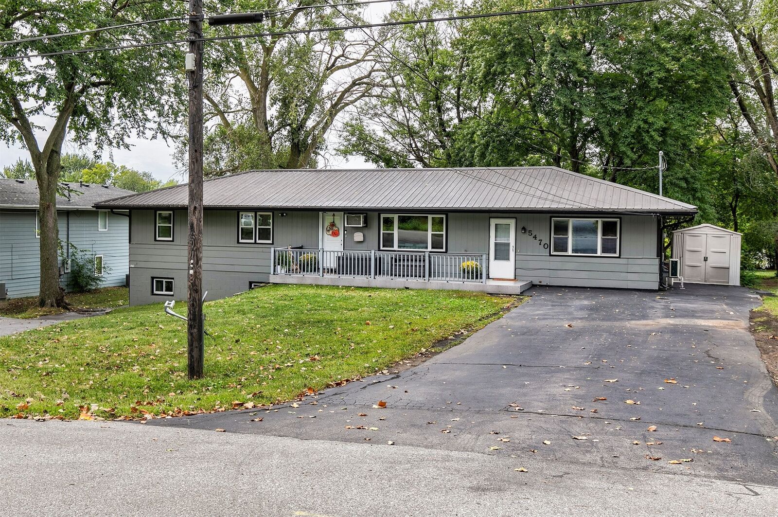 Property Photo:  5470 NE 6th Street  IA 50313 