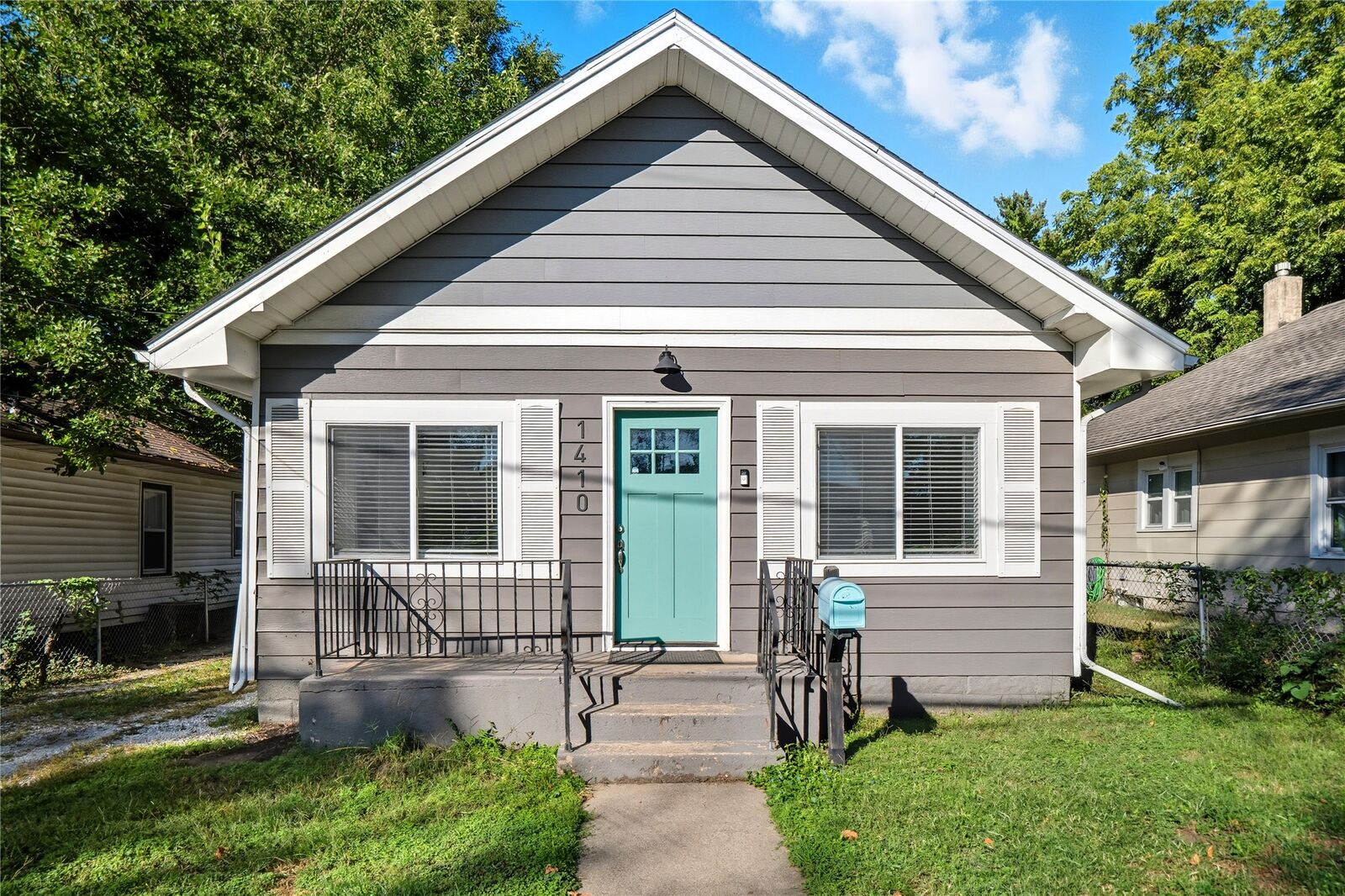 Property Photo:  1410 E 23rd Street  IA 50317 