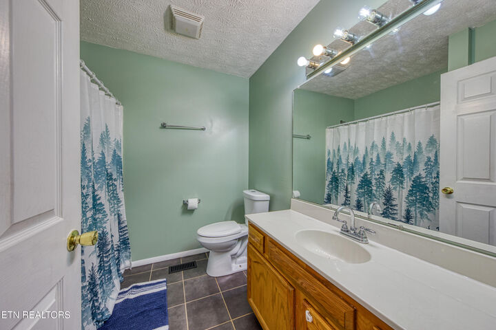 Property Photo: 2215 Island Blvd TN 37876