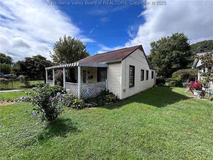 5223 Raven Drive  Charleston WV 25306 photo