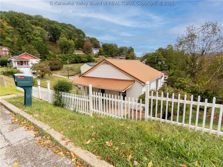 544 Burlew Drive  Charleston WV 25302 photo