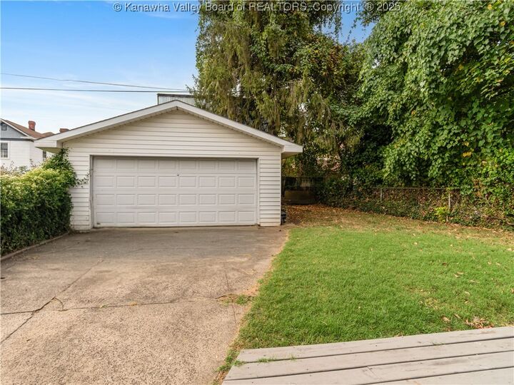 Property Photo:  1565 Jackson Street  WV 25311 