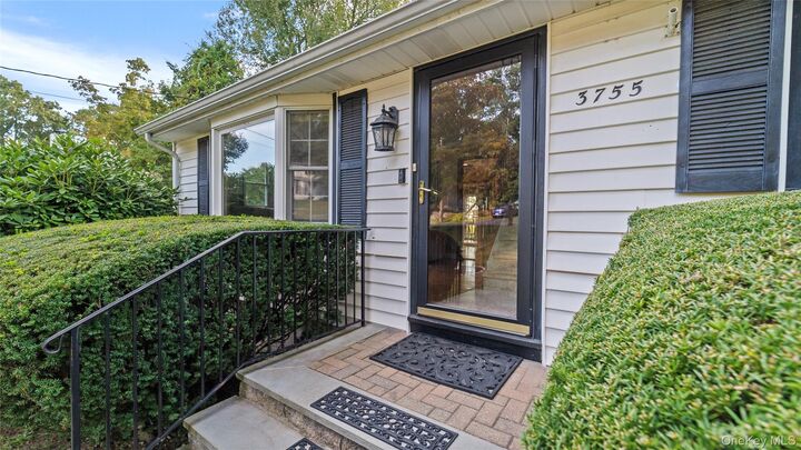 Property Photo:  3755 Valleyview Street  NY 10547 