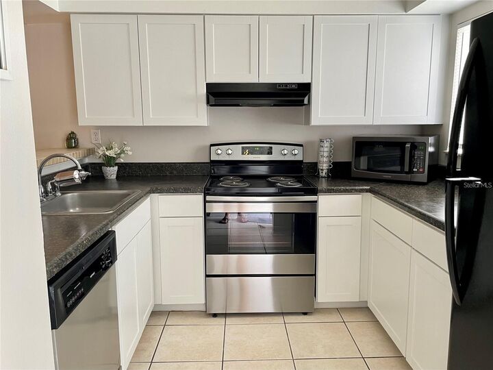 Property Photo:  330 Scottsdale Square 330  FL 32792 