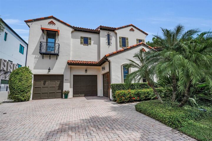 Property Photo:  801 Brightwaters Boulevard NE  FL 33704 