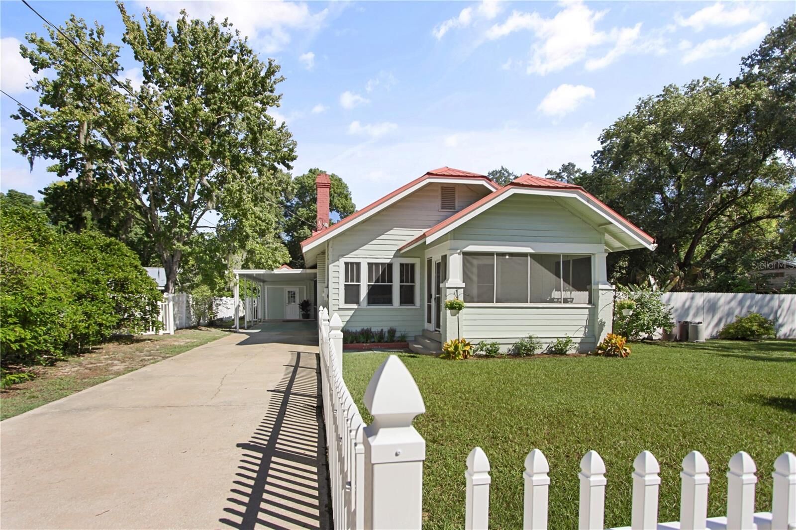 Property Photo: 1317 E 2nd Avenue FL 32757