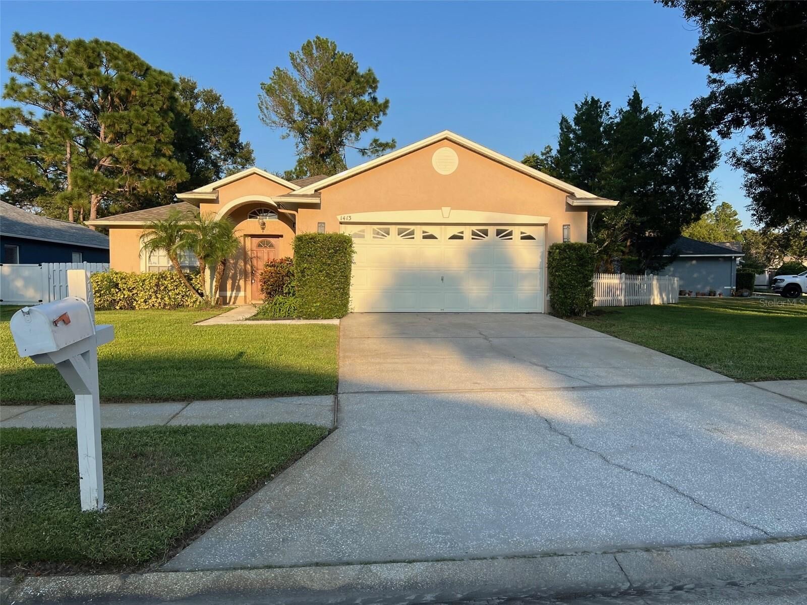 Property Photo:  1413 Watermill Circle  FL 34689 