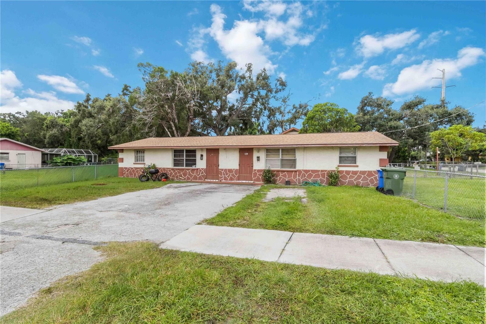 Property Photo:  902 27th Street E  FL 34208