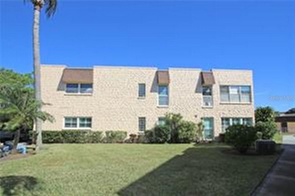 Property Photo:  221 Cedarwood Circle 221  FL 33777 