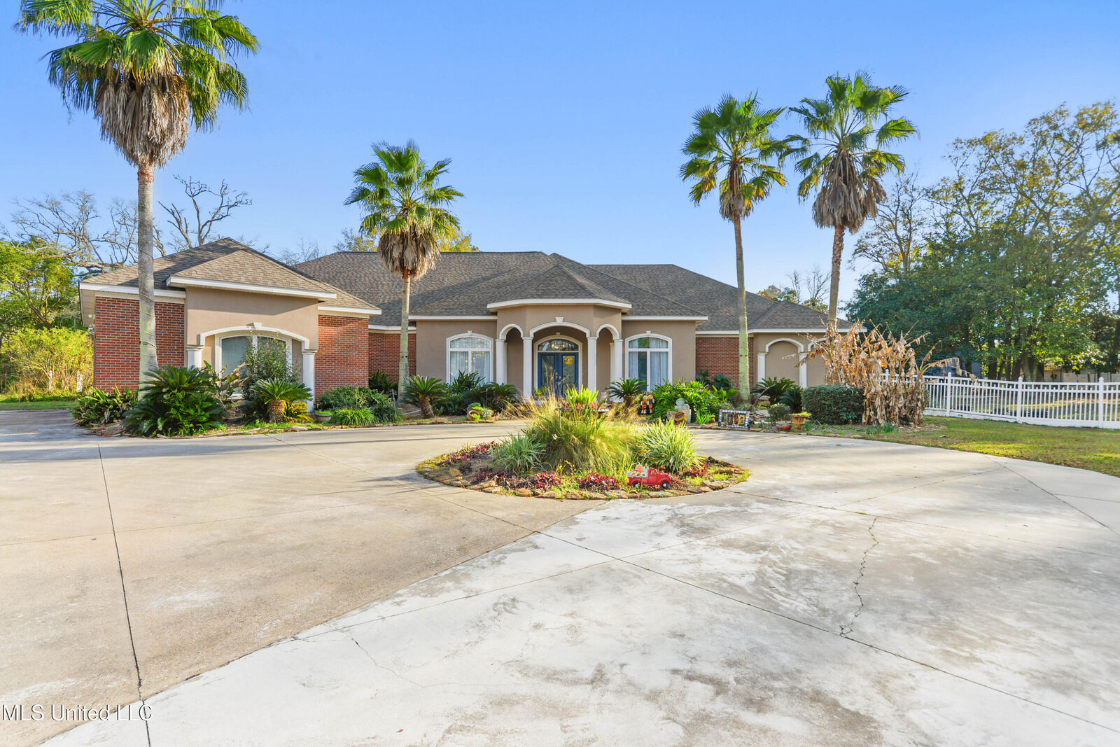Property Photo: 1010 Boxwood Street MS 39567
