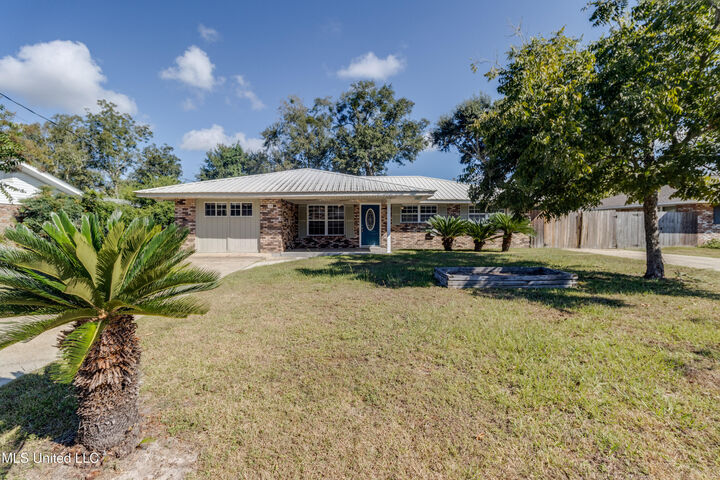 Property Photo:  108 Vance Place  MS 39560 