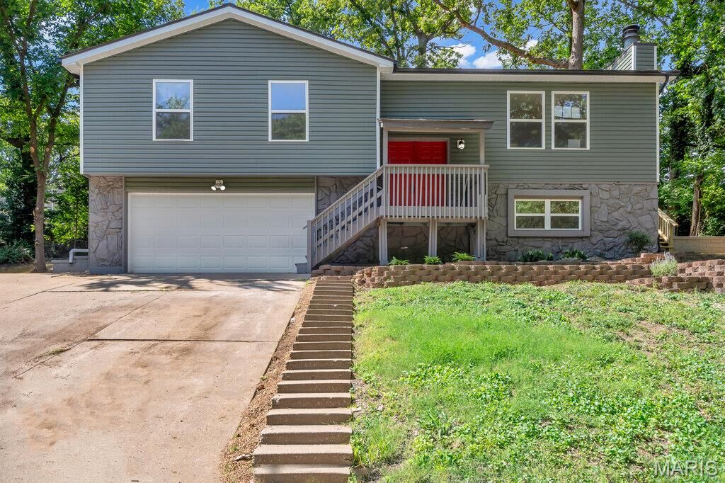 Property Photo:  403 Montbrook Drive  MO 63366 