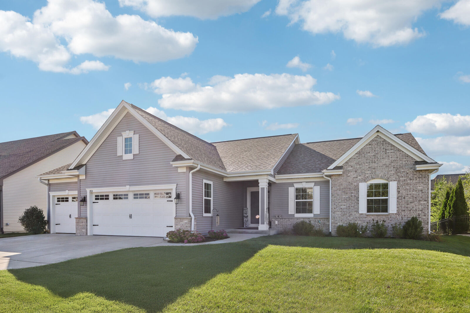 Property Photo: 1410 Blazing Star Dr WI 53066