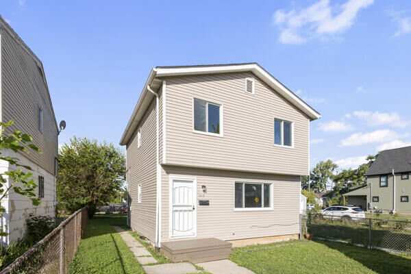Property Photo:  2419 N 6th St  WI 53212 