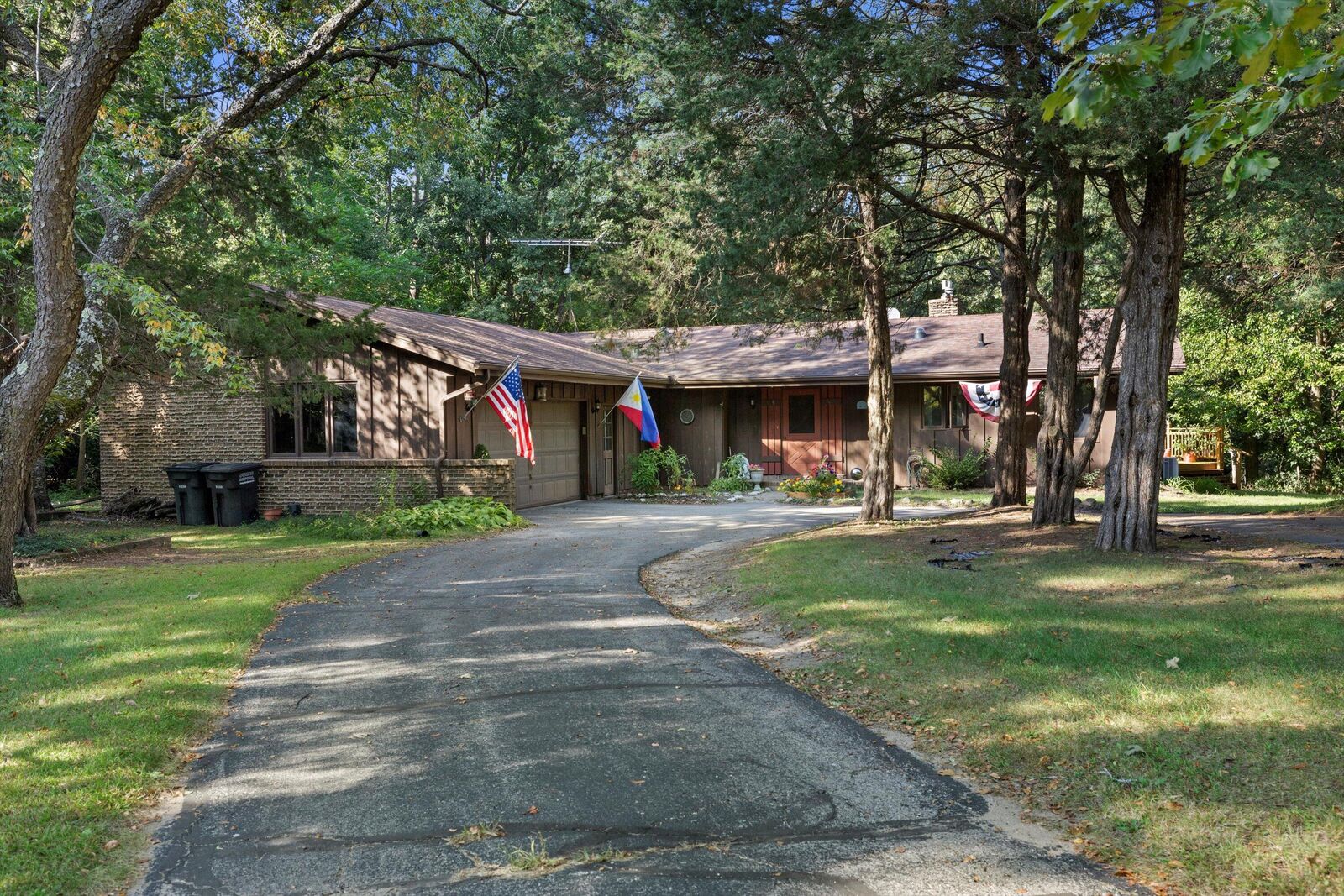 Property Photo:  N9162 Woodridge Ct  WI 53120 