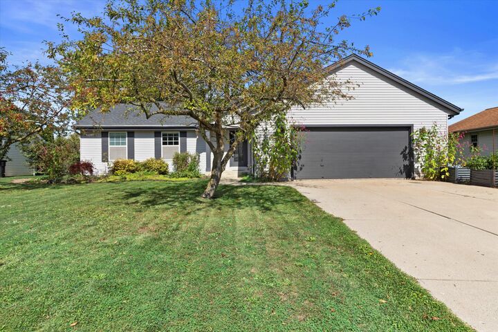 3242 W Kimberly Ave  Greenfield WI 53221 photo
