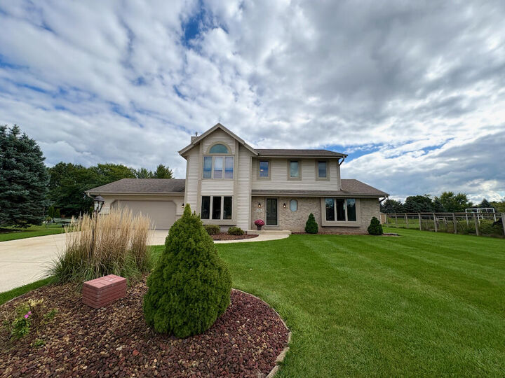 S83w17591 Cedarcrest Ln  Muskego WI 53150 photo