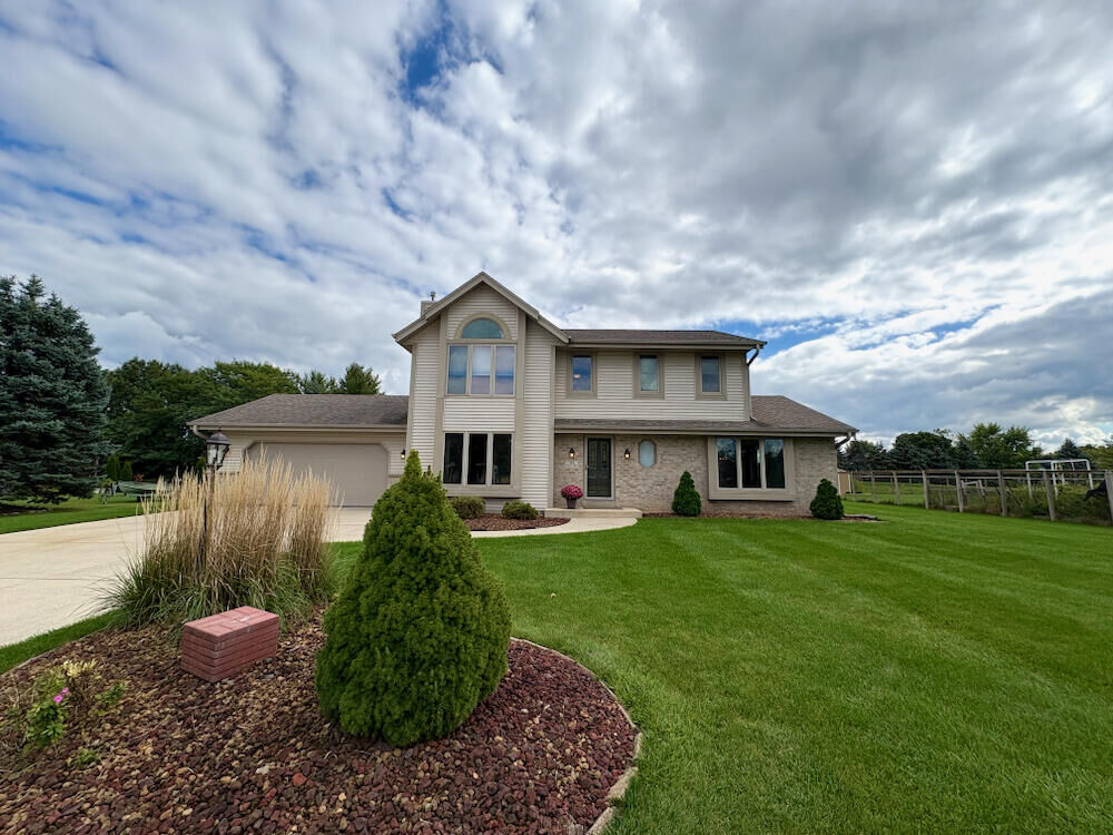 Property Photo:  S83w17591 Cedarcrest Ln  WI 53150 