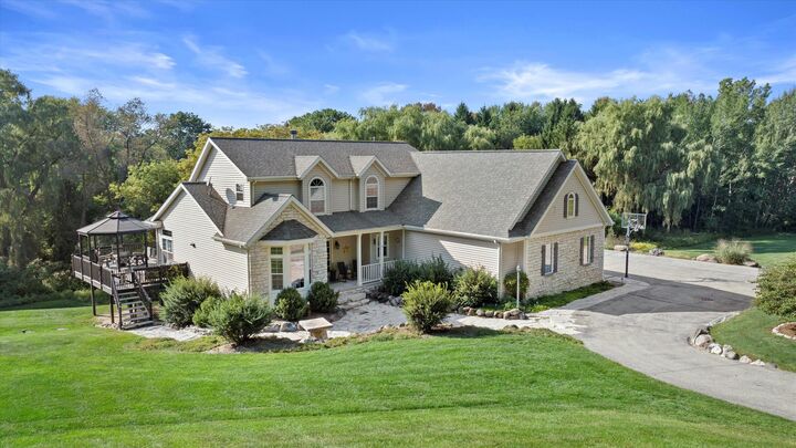 Property Photo: N5463 Stone Hedge Ln WI 53021