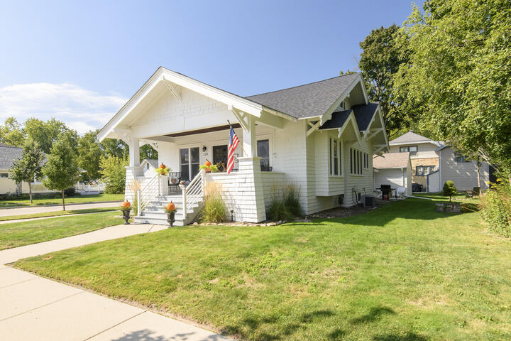 Property Photo:  224 S Worthington St  WI 53066 