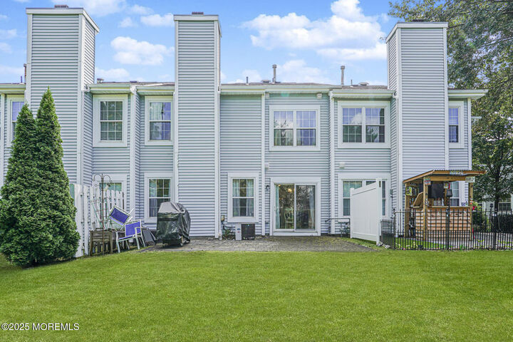 Property Photo:  12 Hunt Court  NJ 07753 