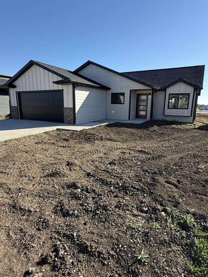 Property Photo: 652 Eagle Court SD 57719