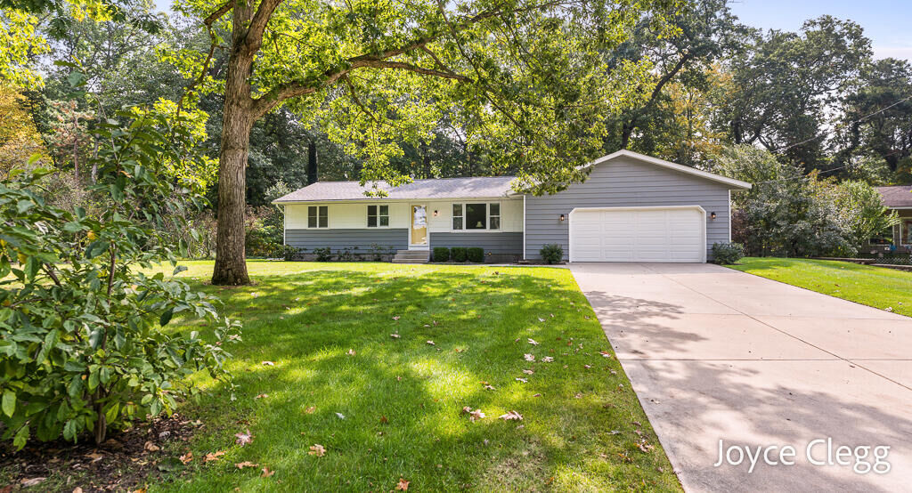 Property Photo: 15858 Lake Avenue MI 49417
