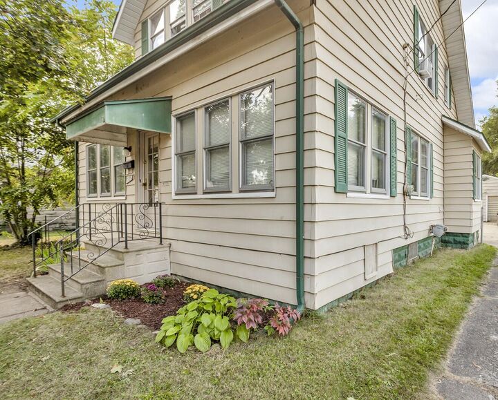 1104 N Blackstone Street  Jackson MI 49202 photo