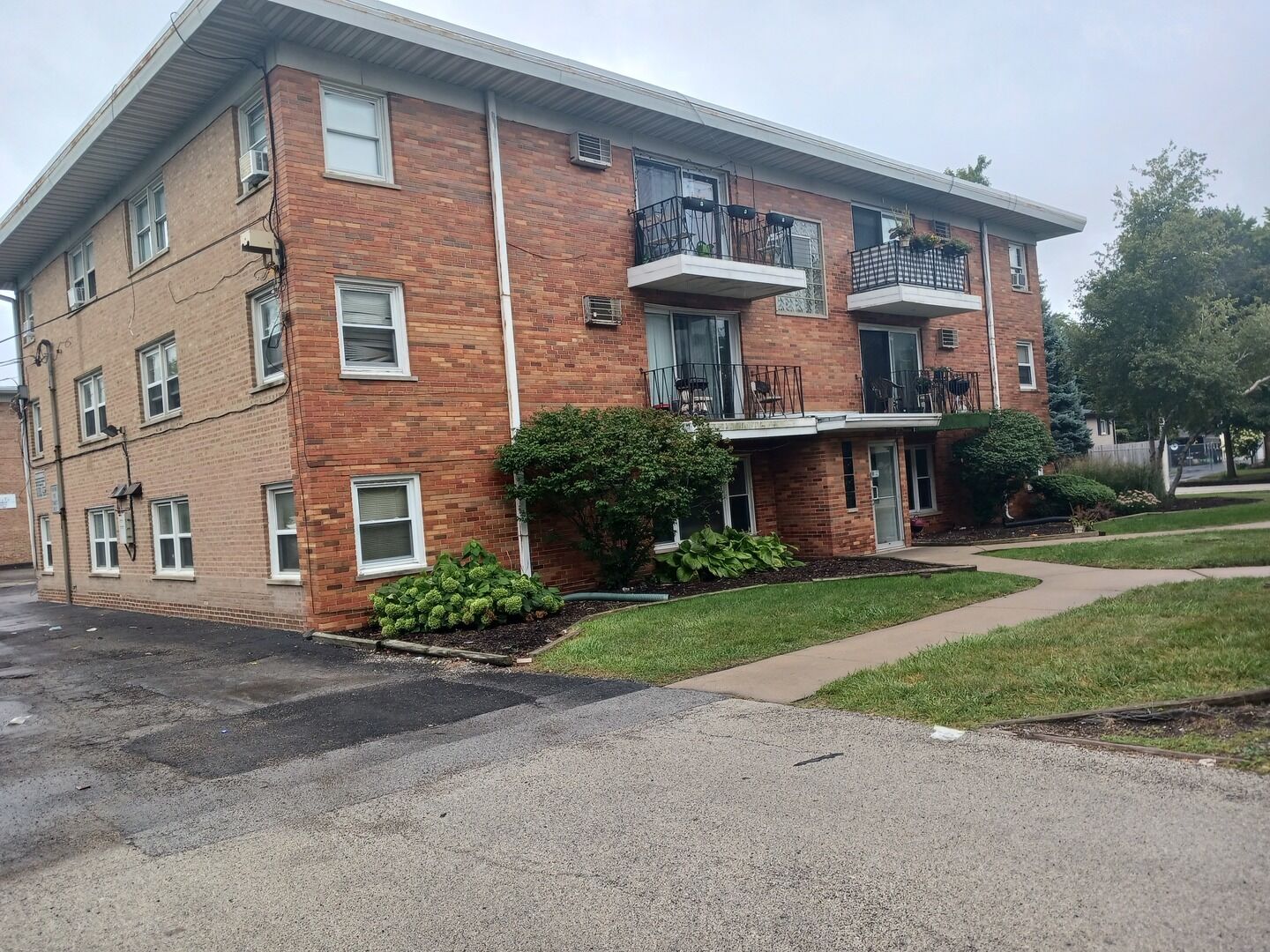 Property Photo:  10811 S Lloyd Drive 2  IL 60482 