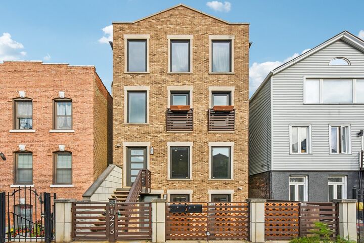 1243 N Cleaver Street 1  Chicago IL 60642 photo