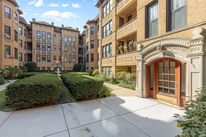 Property Photo:  1339 W Lunt Avenue 2N  IL 60626 
