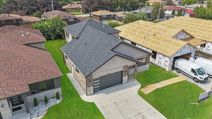 Property Photo:  
