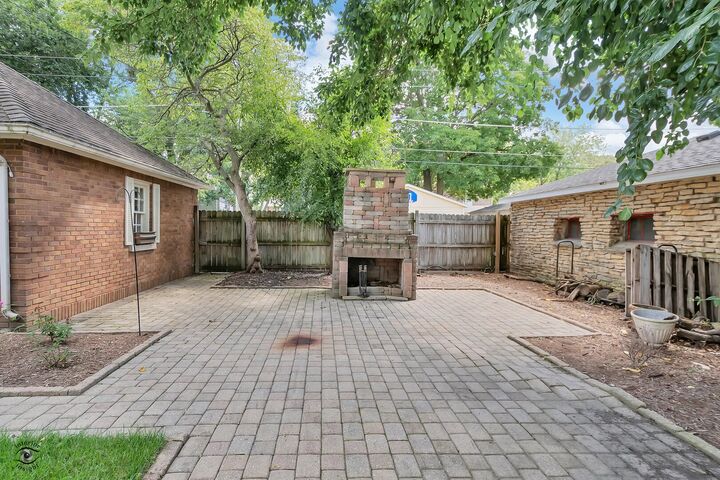 Property Photo:  1096 S Wildwood Avenue  IL 60901