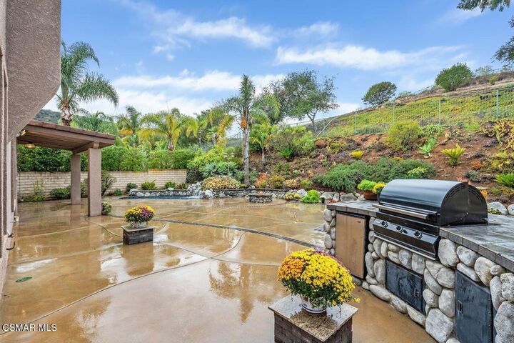 Property Photo:  683 Via Vista  CA 91320 