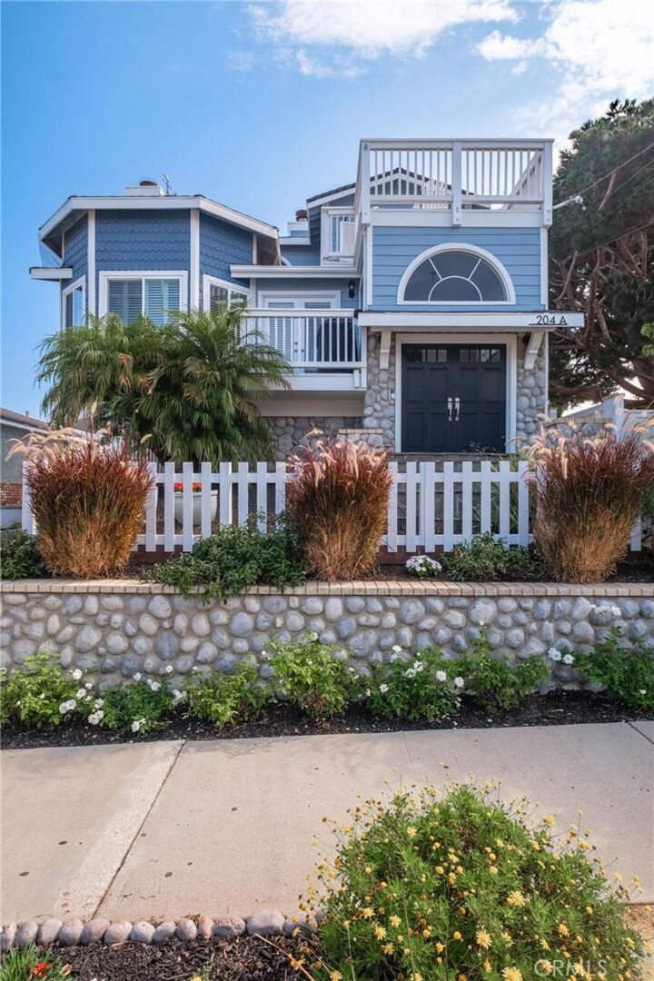 Property Photo:  204 N Lucia Avenue A  CA 90277 