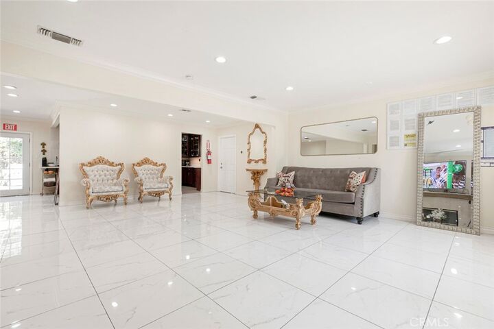 Property Photo:  16037 Hart Street  CA 91406 