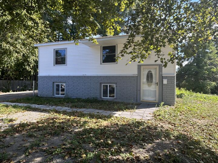 Property Photo:  5 Pinewood Street  ME 04473 