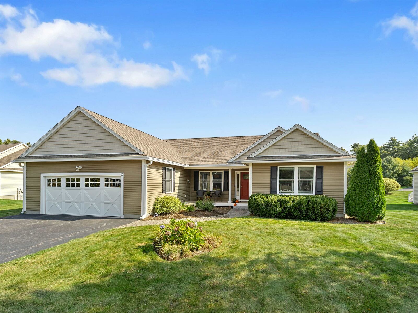 Property Photo:  10 Pilgrim Circle  NH 03063 
