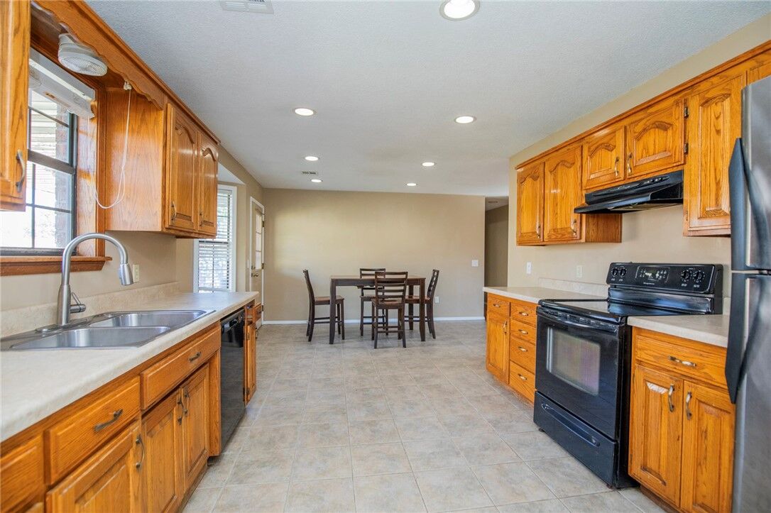 Property Photo: 812 N 28th Street AR 72756