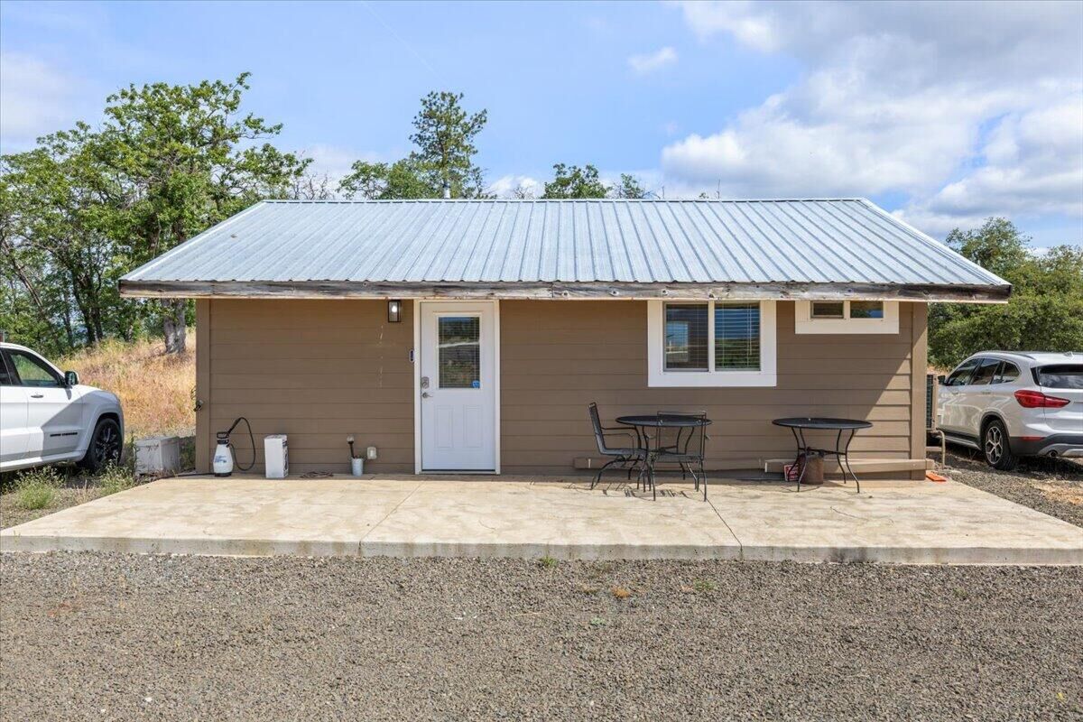 Property Photo: 1510 Ball Road OR 97524