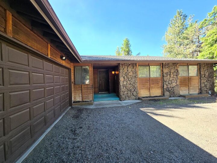 Property Photo: 11661 Whispering Pines Drive OR 97627